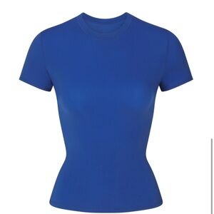 Skims fits everybody tshirt